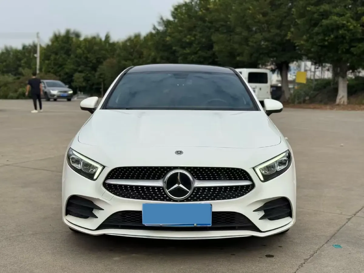 2020 Mercedes-Benz A Class 1.3T 136HP L4 7DCT,autocango,china used car exporter,china ev exporter,chinese used car exporter,chinese used ev exporter