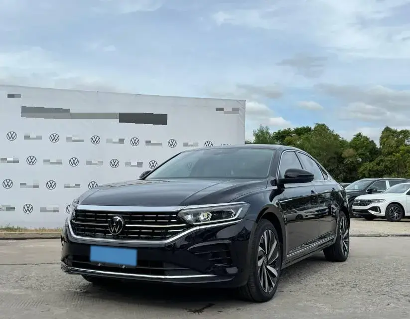2024 Volkswagen Passat 2.0T 220HP L4 7DCT