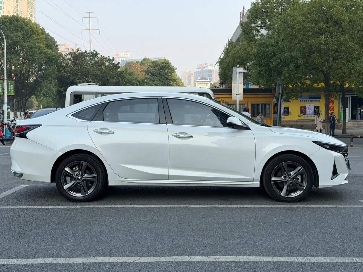 2023 ChangAn Raeton Plus 1.5T 188HP L4 7DCT,autocango,china used car exporter,china ev exporter,chinese used car exporter,chinese used ev exporter