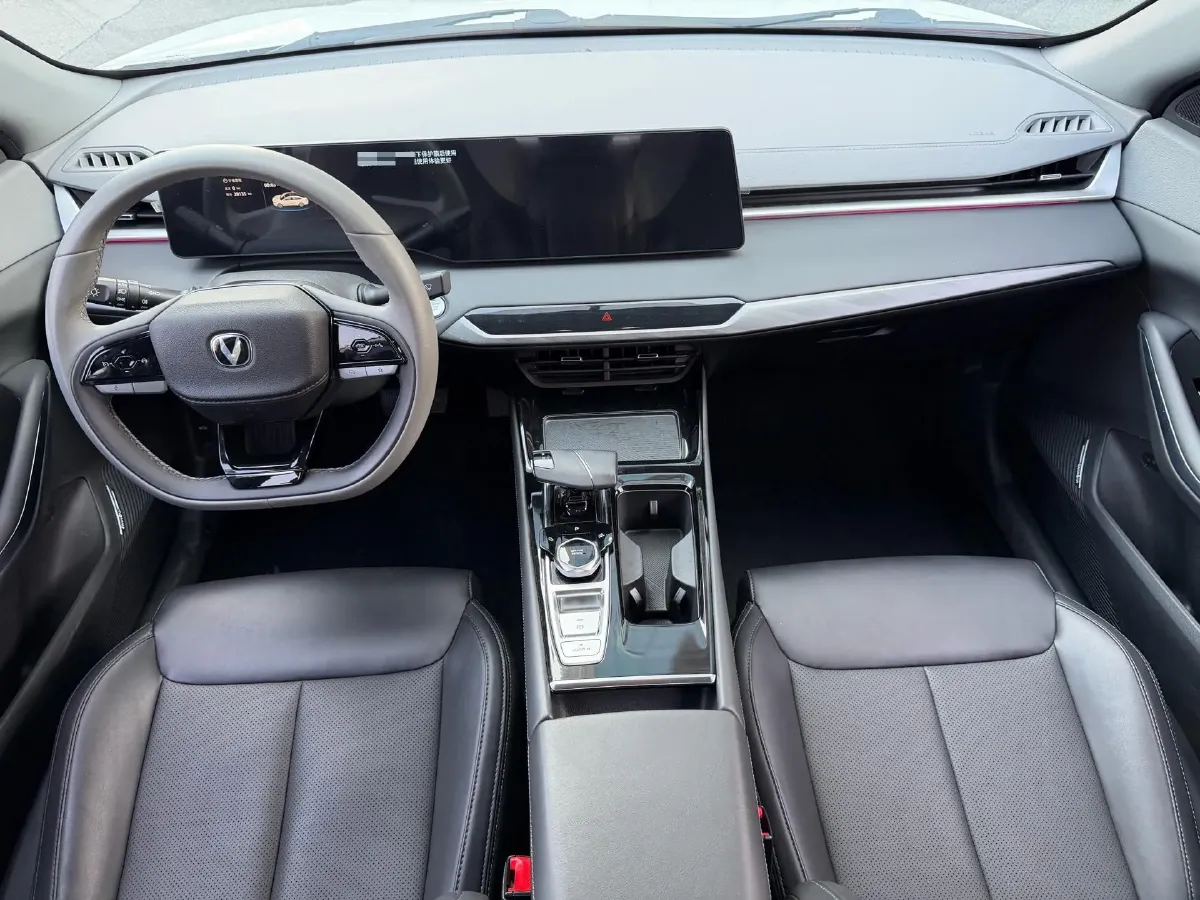 2023 ChangAn Raeton Plus 1.5T 188HP L4 7DCT,autocango,china used car exporter,china ev exporter,chinese used car exporter,chinese used ev exporter