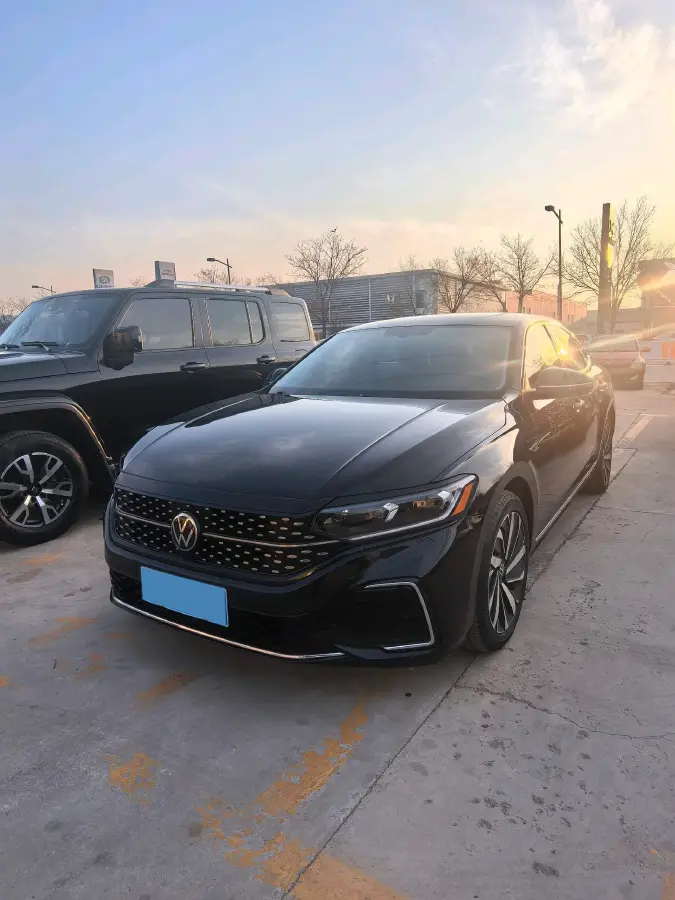 2023 Volkswagen Passat 2.0T 186HP L4 7DCT