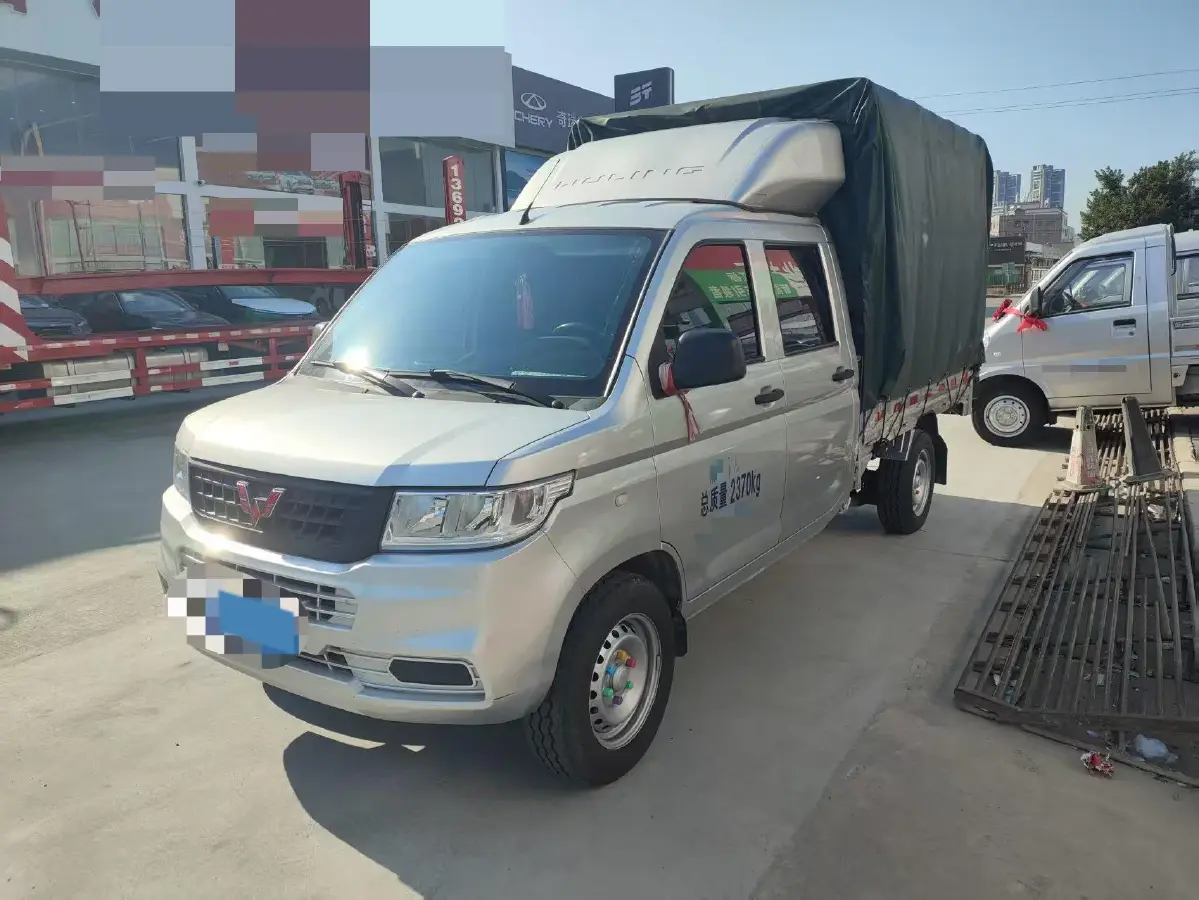 2023 WuLing RongGuang New Truck 2.0L 136HP L4 5MT