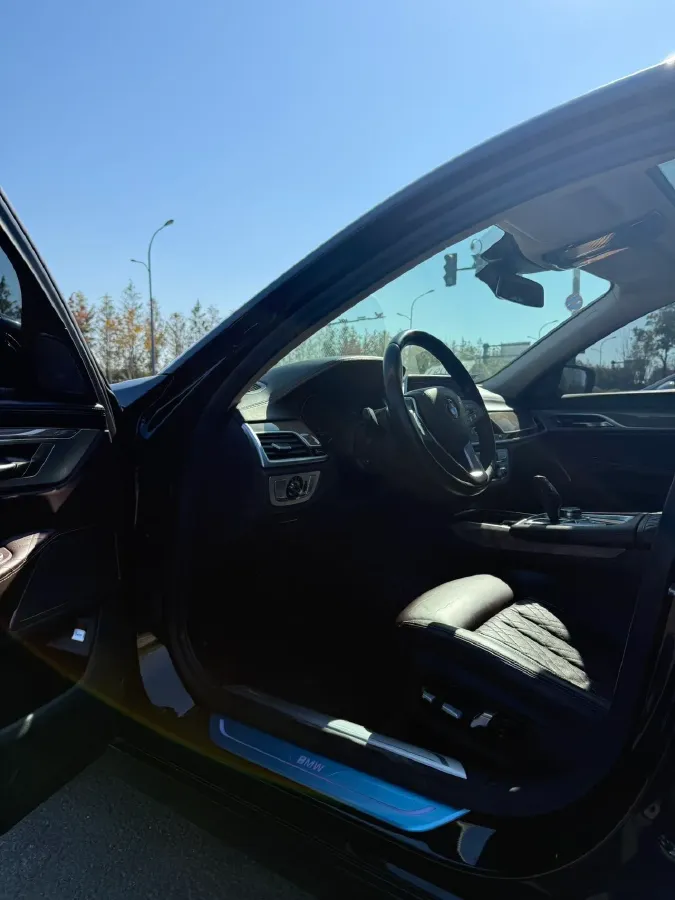 2019 BMW 7 Series 3.0T 340HP L6 8AT,autocango,china used car exporter,china ev exporter,chinese used car exporter,chinese used ev exporter