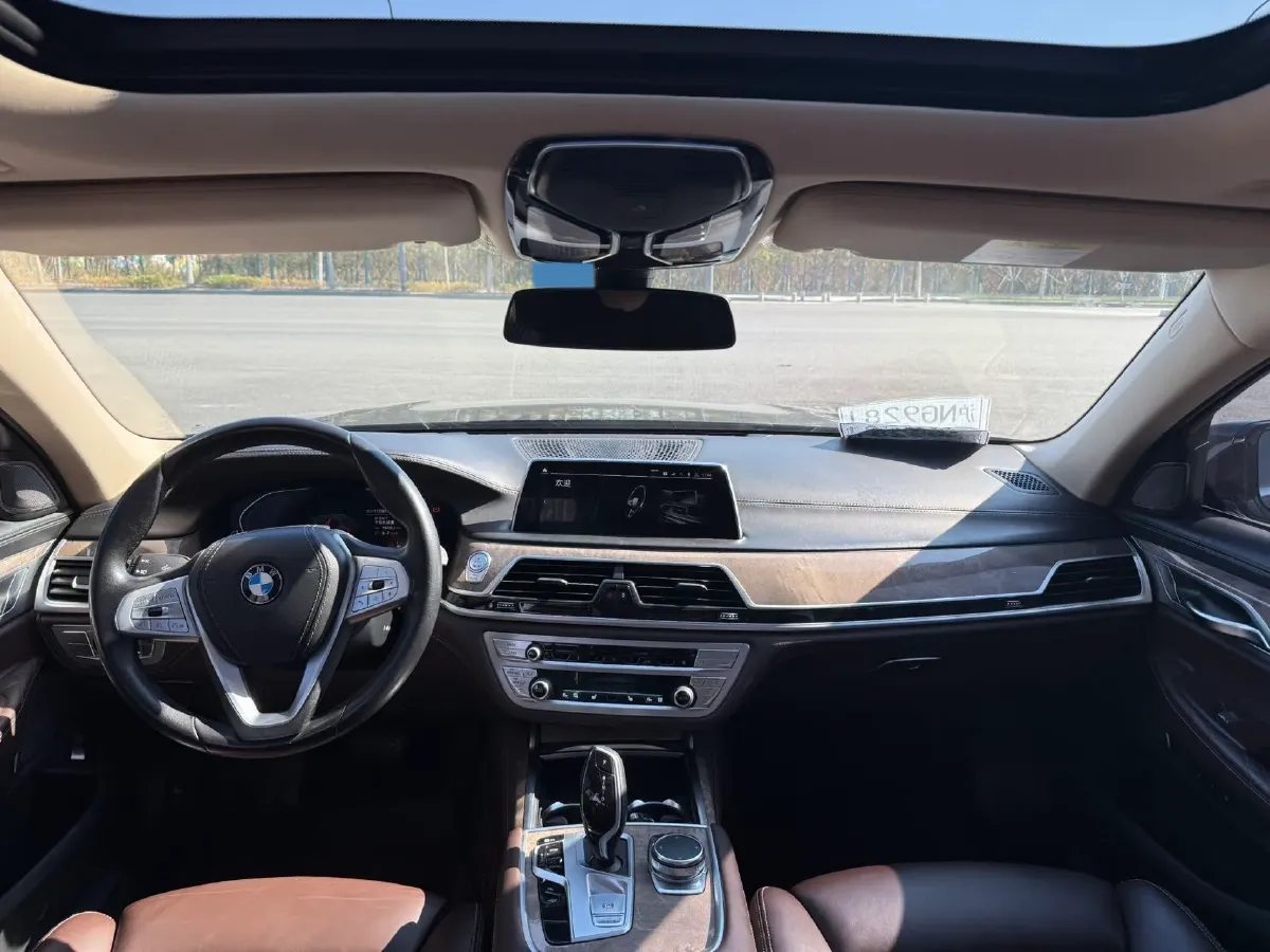 2019 BMW 7 Series 3.0T 340HP L6 8AT,autocango,china used car exporter,china ev exporter,chinese used car exporter,chinese used ev exporter