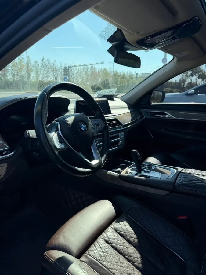 2019 BMW 7 Series 3.0T 340HP L6 8AT,autocango,china used car exporter,china ev exporter,chinese used car exporter,chinese used ev exporter