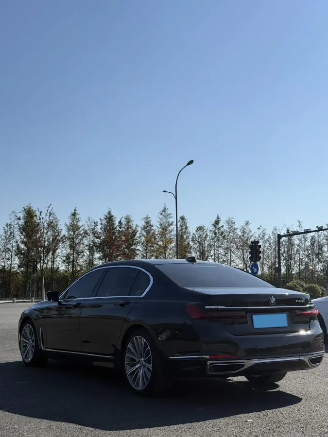 2019 BMW 7 Series 3.0T 340HP L6 8AT,autocango,china used car exporter,china ev exporter,chinese used car exporter,chinese used ev exporter