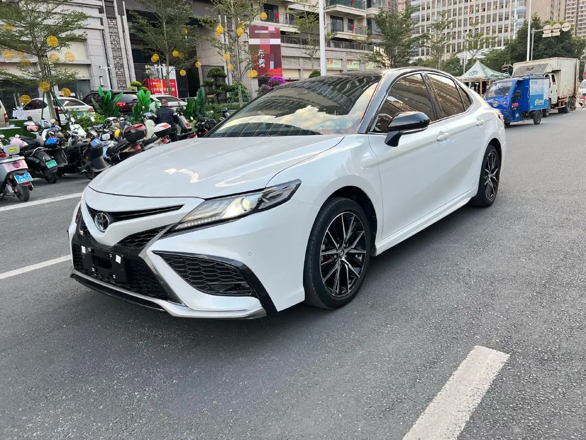 2021 Toyota Camry 2.5L 209HP L4 8AT