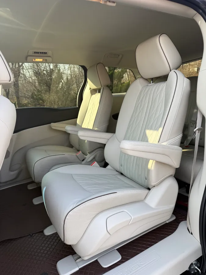 2022 Buick GL8 2.0T 237HP L4 9AT,autocango,china used car exporter,china ev exporter,chinese used car exporter,chinese used ev exporter