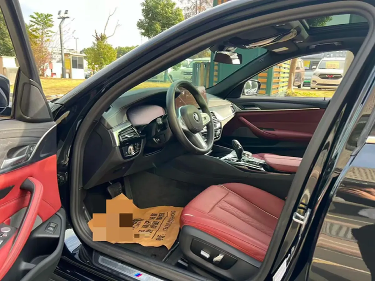 2022 BMW 5 Series 2.0T 252HP L4 8AT,autocango,china used car exporter,china ev exporter,chinese used car exporter,chinese used ev exporter