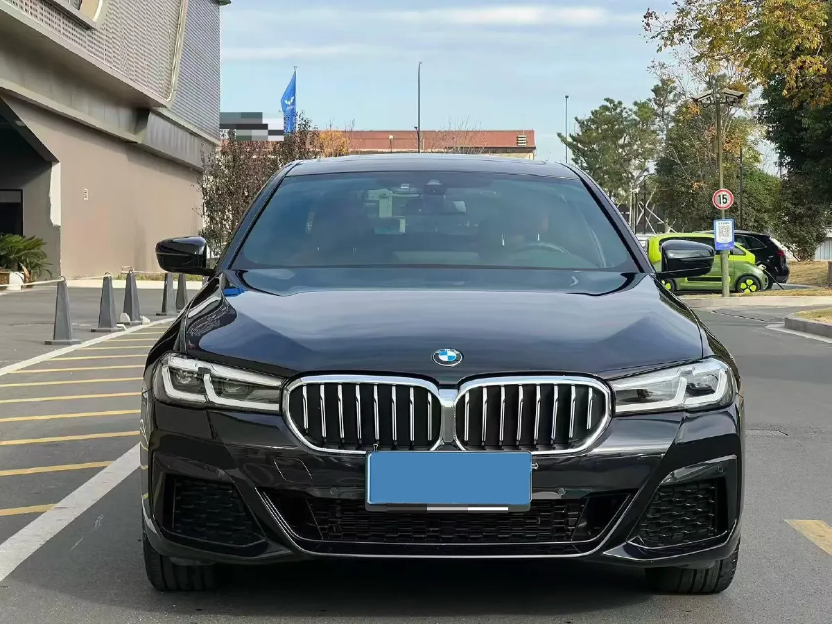 2022 BMW 5 Series 2.0T 252HP L4 8AT,autocango,china used car exporter,china ev exporter,chinese used car exporter,chinese used ev exporter