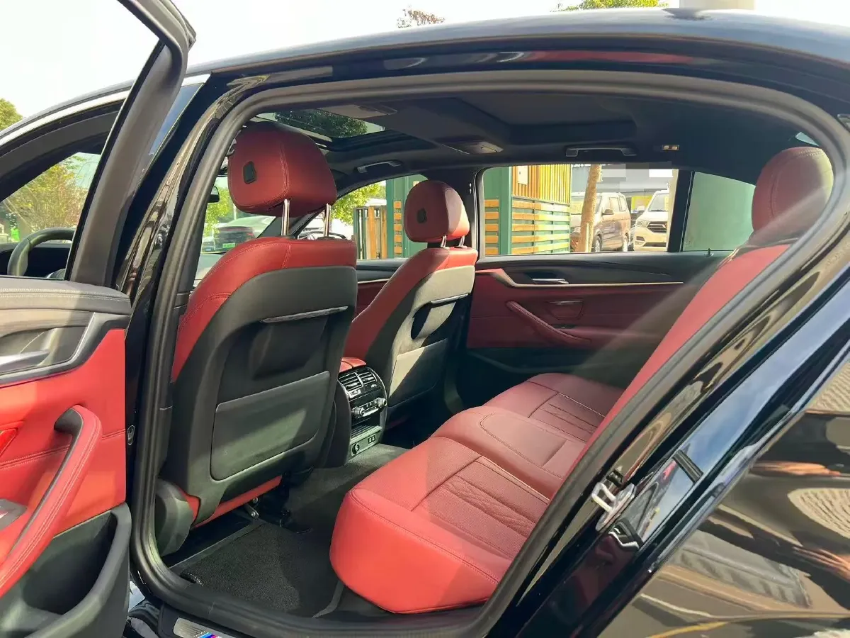 2022 BMW 5 Series 2.0T 252HP L4 8AT,autocango,china used car exporter,china ev exporter,chinese used car exporter,chinese used ev exporter