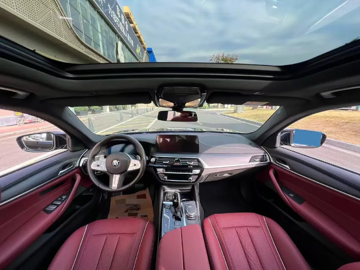 2022 BMW 5 Series 2.0T 252HP L4 8AT,autocango,china used car exporter,china ev exporter,chinese used car exporter,chinese used ev exporter