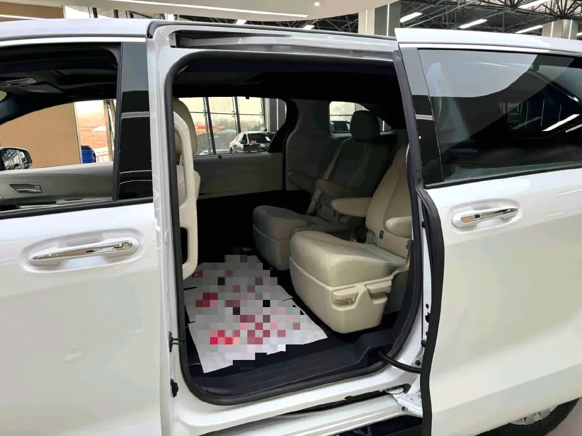 2023 Toyota Sienna 2.5L 189HP L4 E-CVT Hybrid,autocango,china used car exporter,china ev exporter,chinese used car exporter,chinese used ev exporter