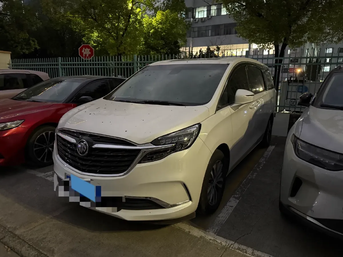 2022 Buick GL8 2.0T 237HP L4 9AT,autocango,china used car exporter,china ev exporter,chinese used car exporter,chinese used ev exporter