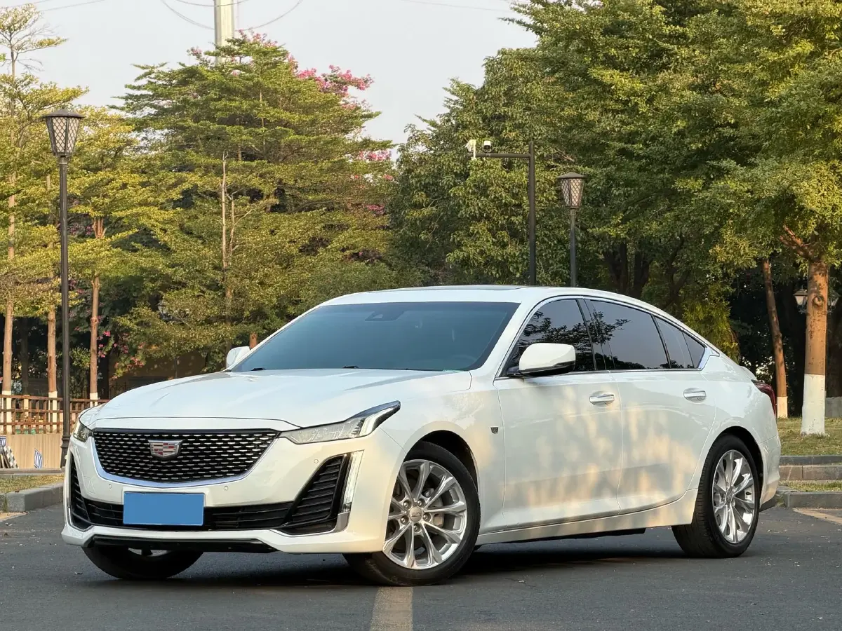 2022 Cadillac CT5 2.0T 237HP L4 10AT