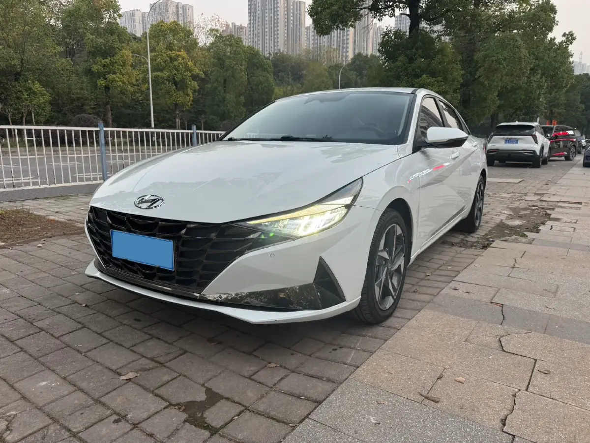 2023 Hyundai Elantra 1.5L 115HP L4 CVT