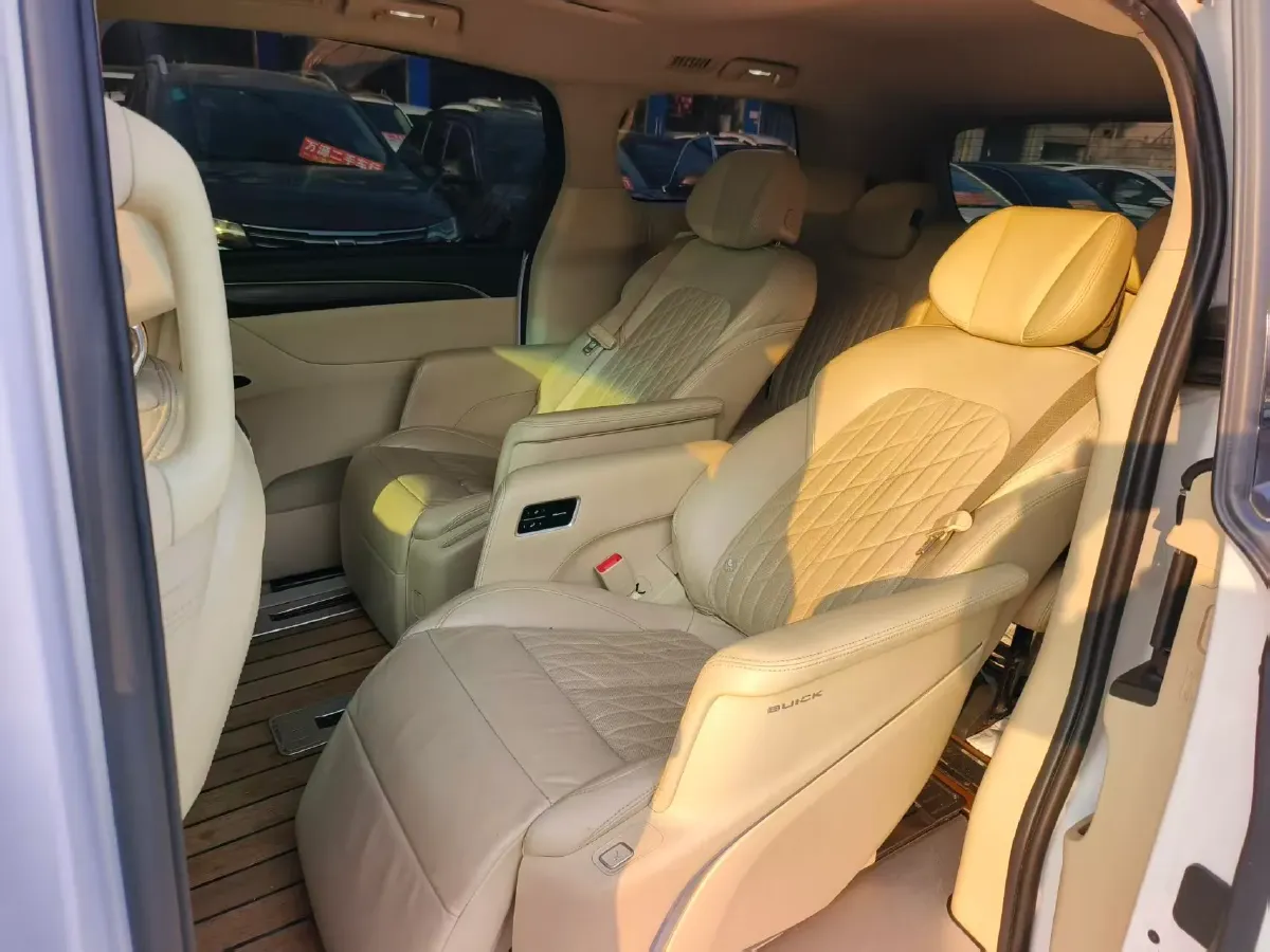 2022 Buick GL8 2.0T 237HP L4 9AT,autocango,china used car exporter,china ev exporter,chinese used car exporter,chinese used ev exporter