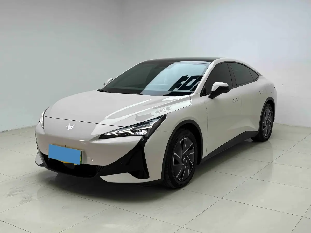 2025 ARCFOX αS5 BEV