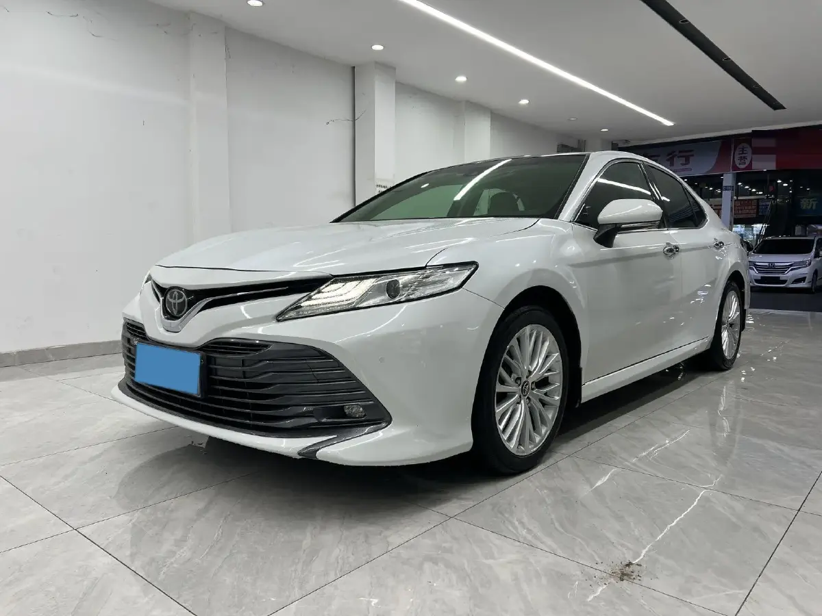 2018 Toyota Camry 2.5L 209HP L4 8AT