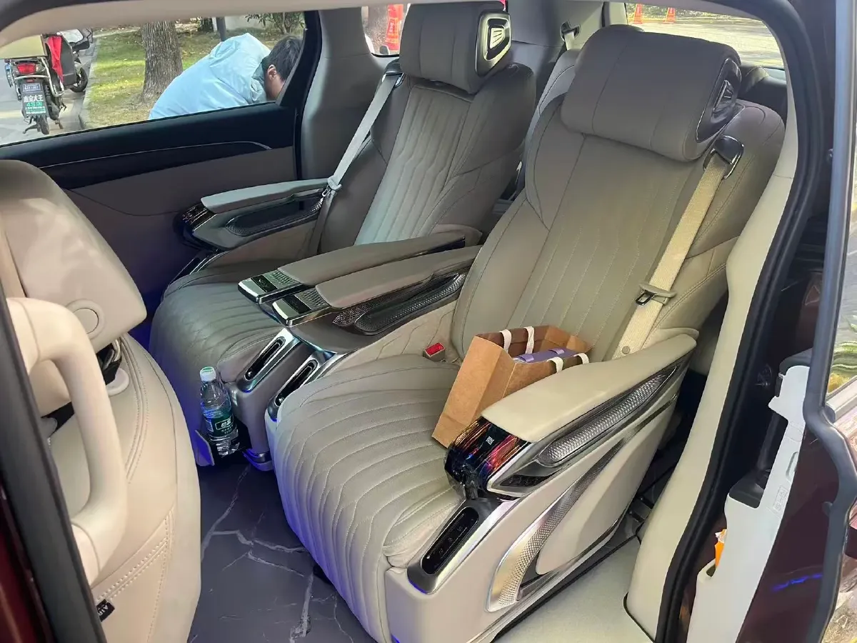 2022 Buick GL8 2.0T 237HP L4 9AT,autocango,china used car exporter,china ev exporter,chinese used car exporter,chinese used ev exporter