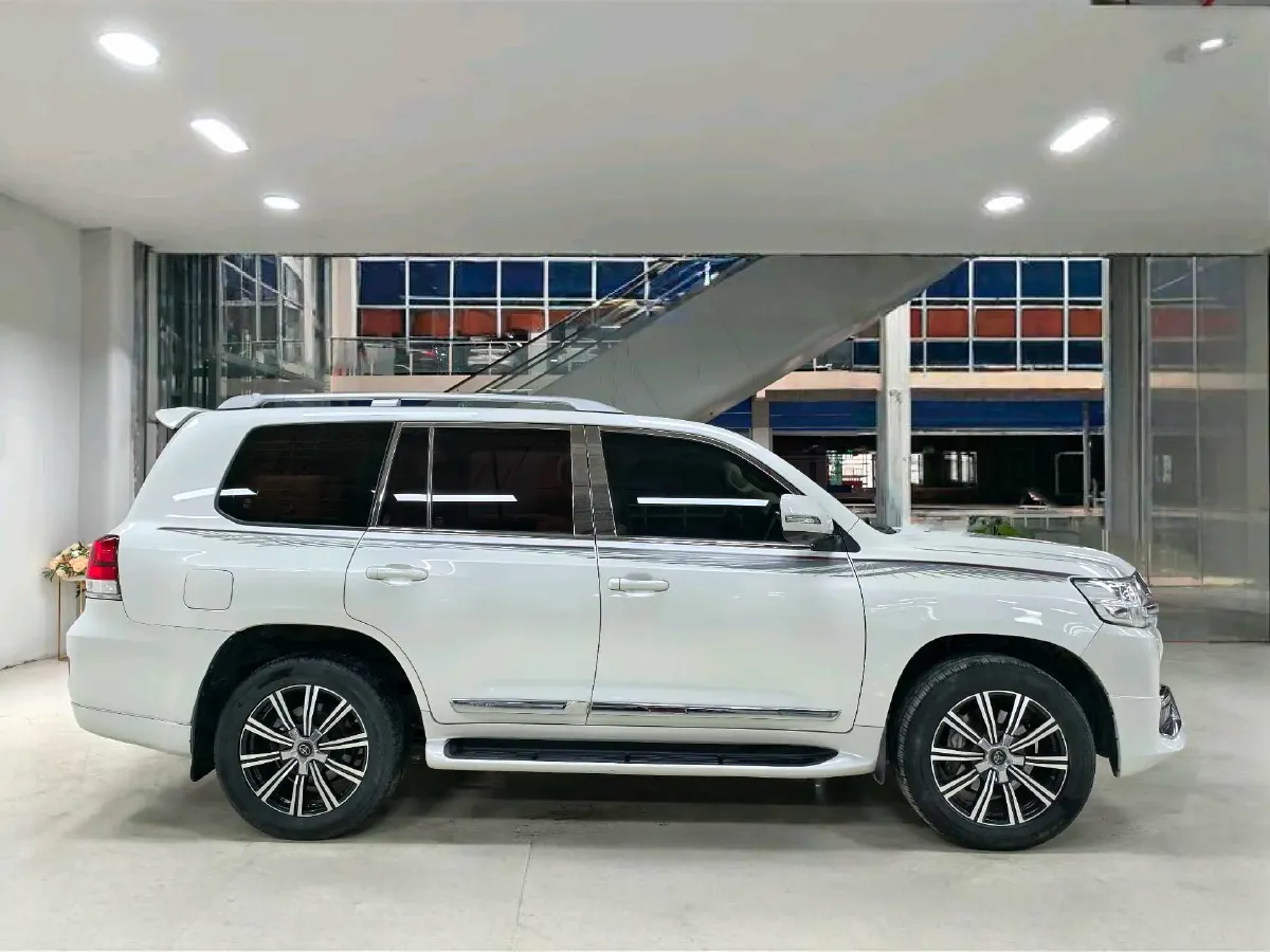 2015 Toyota Land Cruiser 4.0L 275HP V6 5AT,autocango,china used car exporter,china ev exporter,chinese used car exporter,chinese used ev exporter