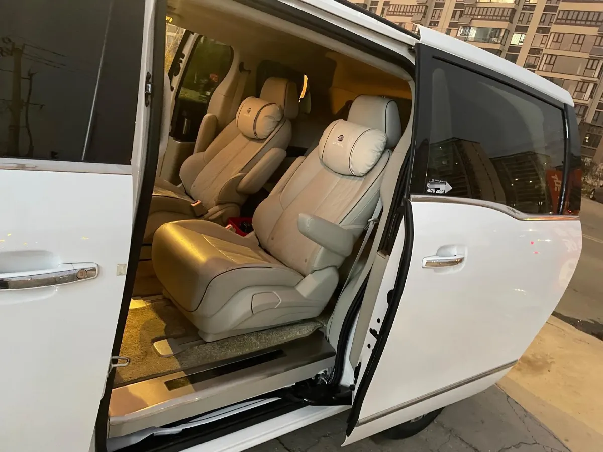 2021 Buick GL8 2.0T 237HP L4 9AT,autocango,china used car exporter,china ev exporter,chinese used car exporter,chinese used ev exporter