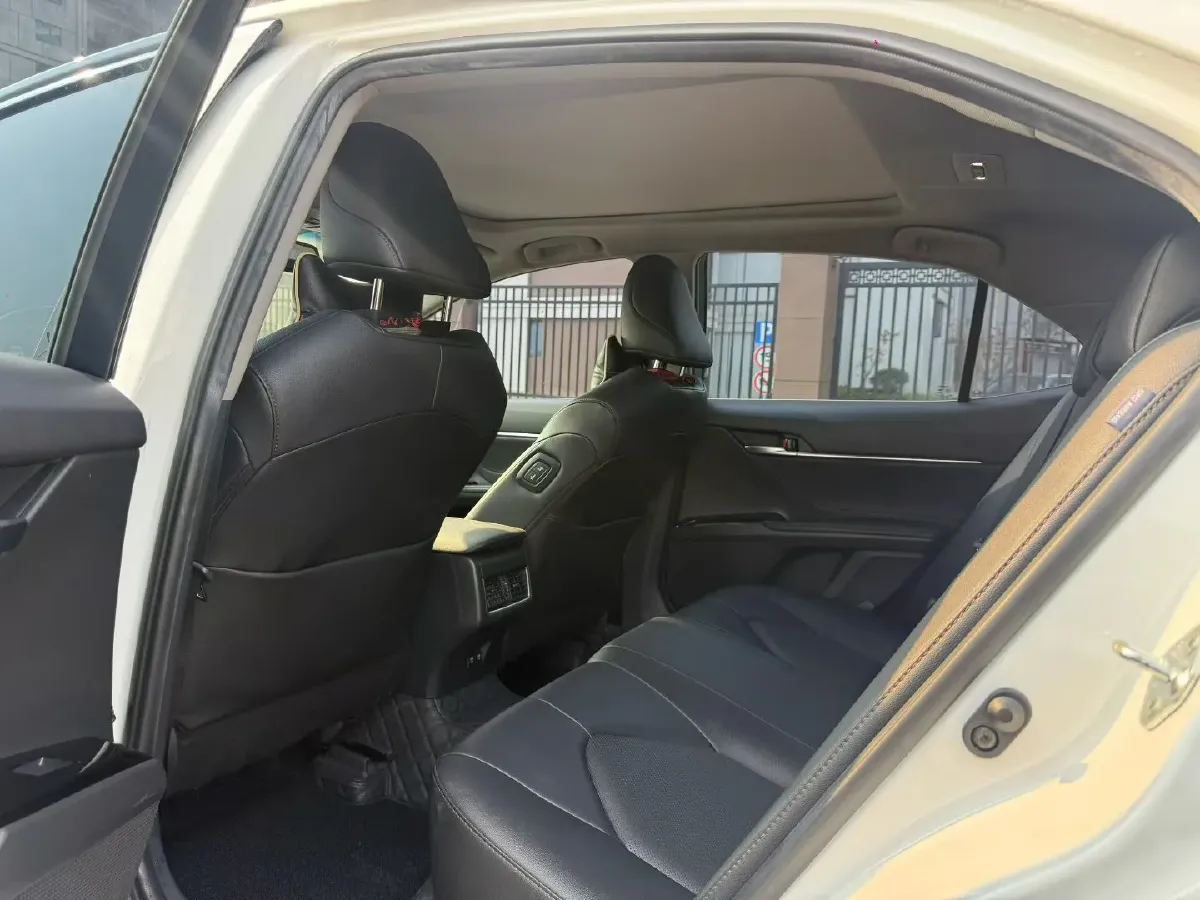 2021 Toyota Camry 2.5L 209HP L4 8AT,autocango,china used car exporter,china ev exporter,chinese used car exporter,chinese used ev exporter