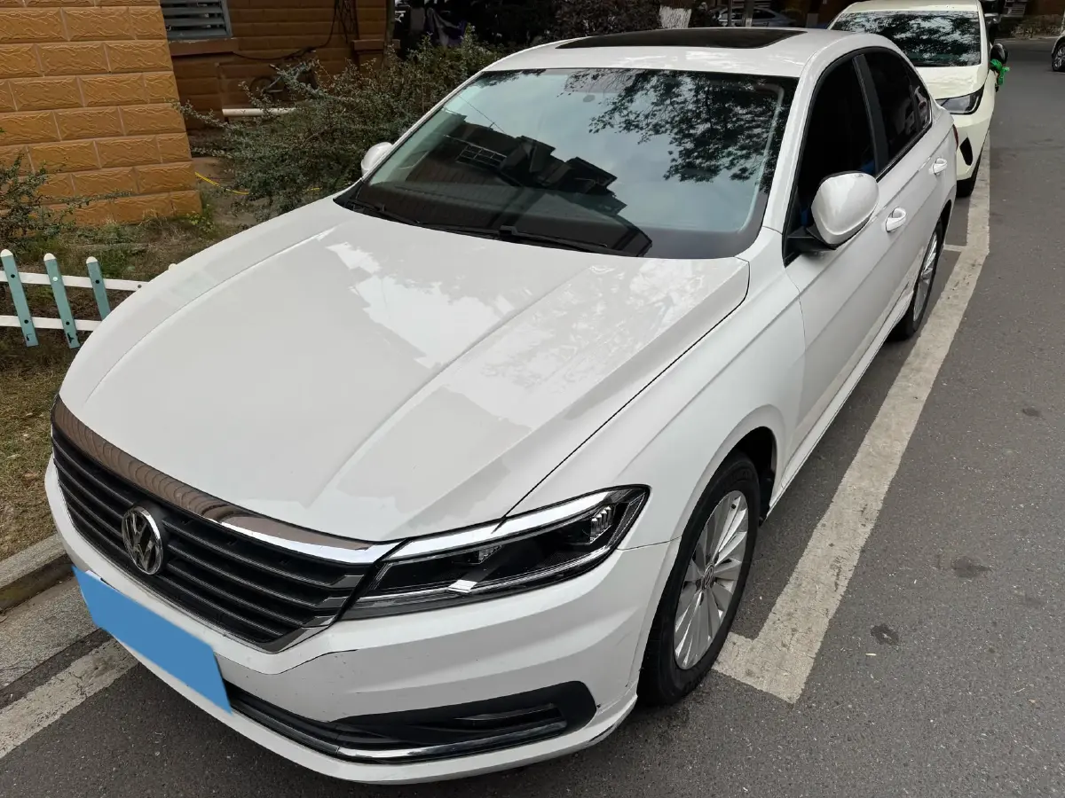 2019 Volkswagen Sagitar 1.2T 116HP L4 7DCT