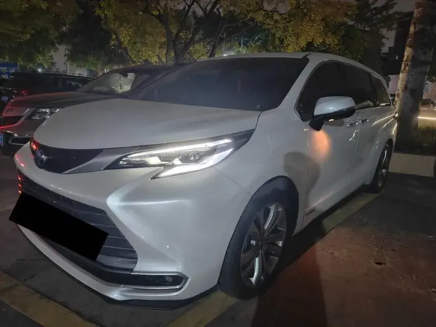 2023 Toyota Sienna 2.5L 189HP L4 E-CVT Hybrid 2023 Toyota Sienna 2.5L 189HP L4 E-CVT Hybrid