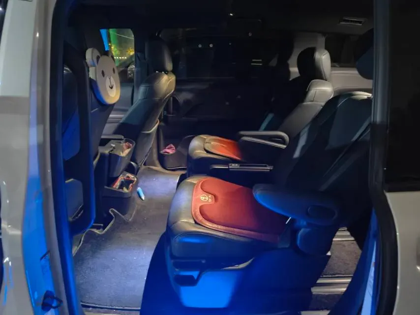 2023 Toyota Sienna 2.5L 189HP L4 E-CVT Hybrid,autocango,china used car exporter,china ev exporter,chinese used car exporter,chinese used ev exporter