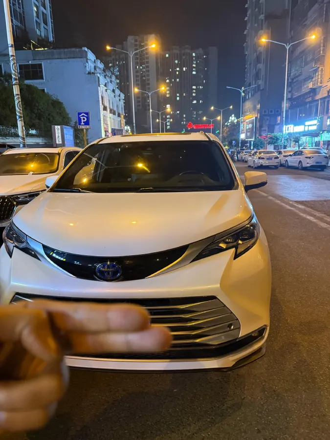 2021 Toyota Sienna 2.5L 192HP L4 E-CVT Hybrid,autocango,china used car exporter,china ev exporter,chinese used car exporter,chinese used ev exporter