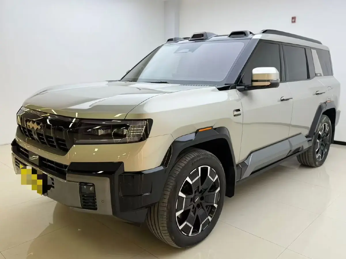 2025 FangChengBao Bao 8 2.0T 245HP L4 E-CVT PHEV 36.8KWH