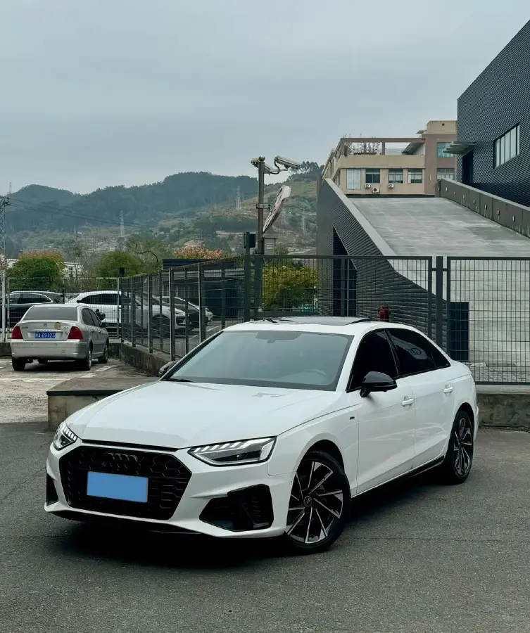 2022 Audi A4L 2.0T 190HP L4 7DCT