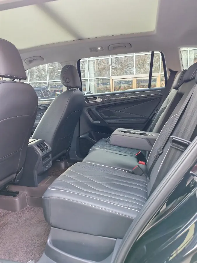 2024 Volkswagen Tiguan L 2.0T 186HP L4 7DCT,autocango,china used car exporter,china ev exporter,chinese used car exporter,chinese used ev exporter