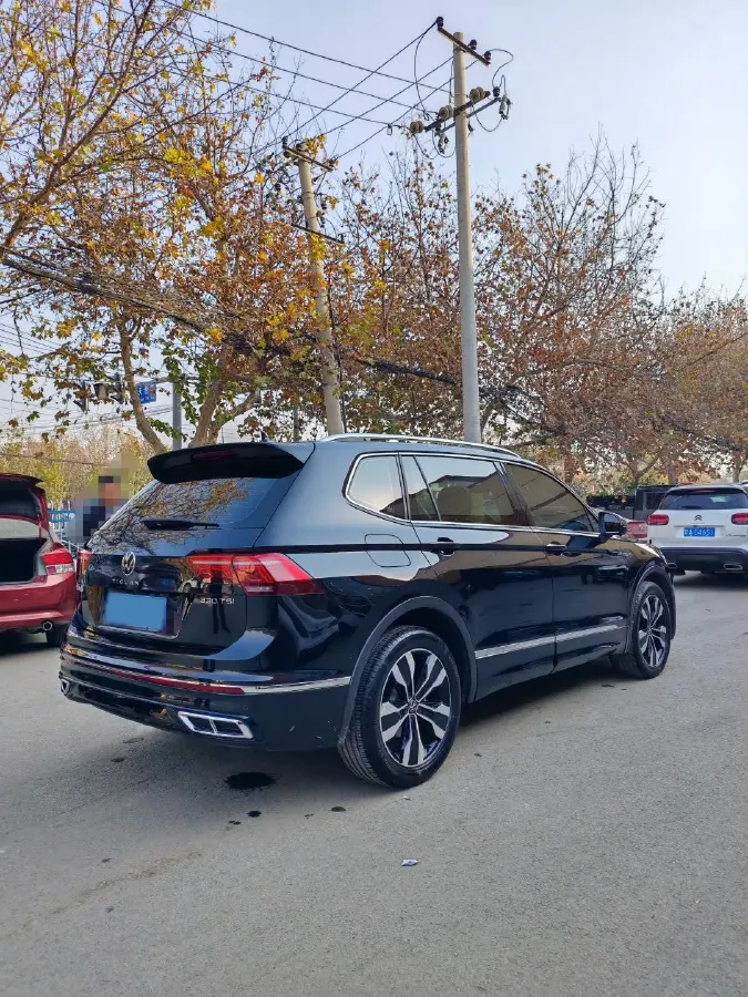 2024 Volkswagen Tiguan L 2.0T 186HP L4 7DCT,autocango,china used car exporter,china ev exporter,chinese used car exporter,chinese used ev exporter