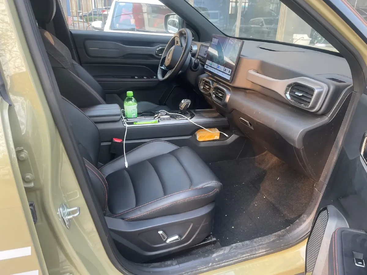 2025 Geely Cowboy 1.5T 181HP L4 7DCT,autocango,china used car exporter,china ev exporter,chinese used car exporter,chinese used ev exporter