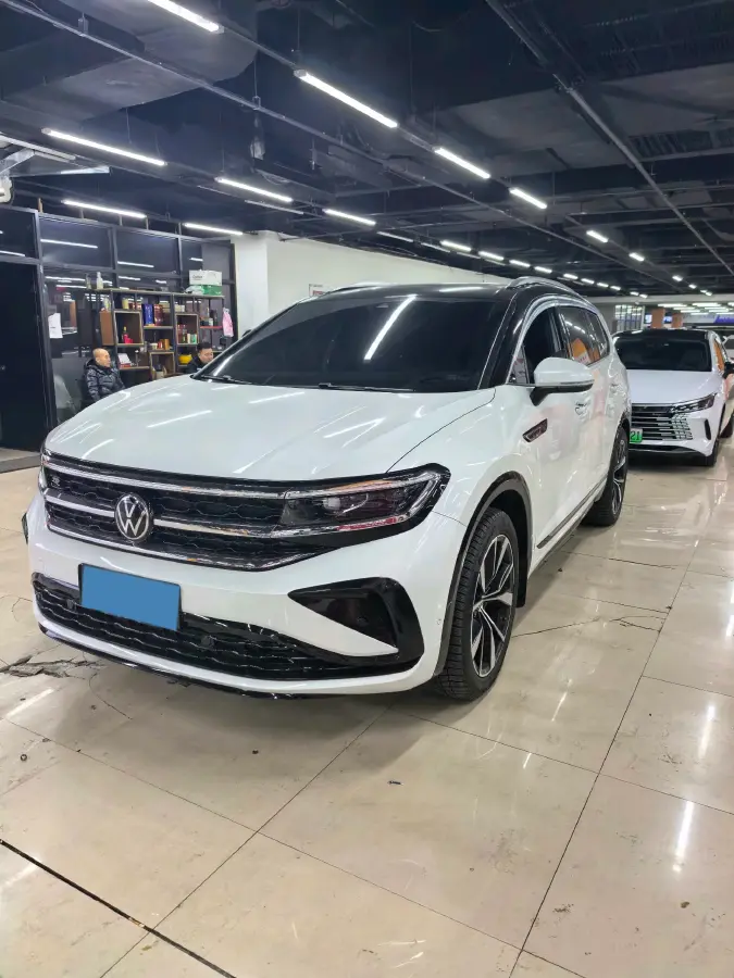 2022 Volkswagen Talagon 2.0T 220HP L4 7DCT