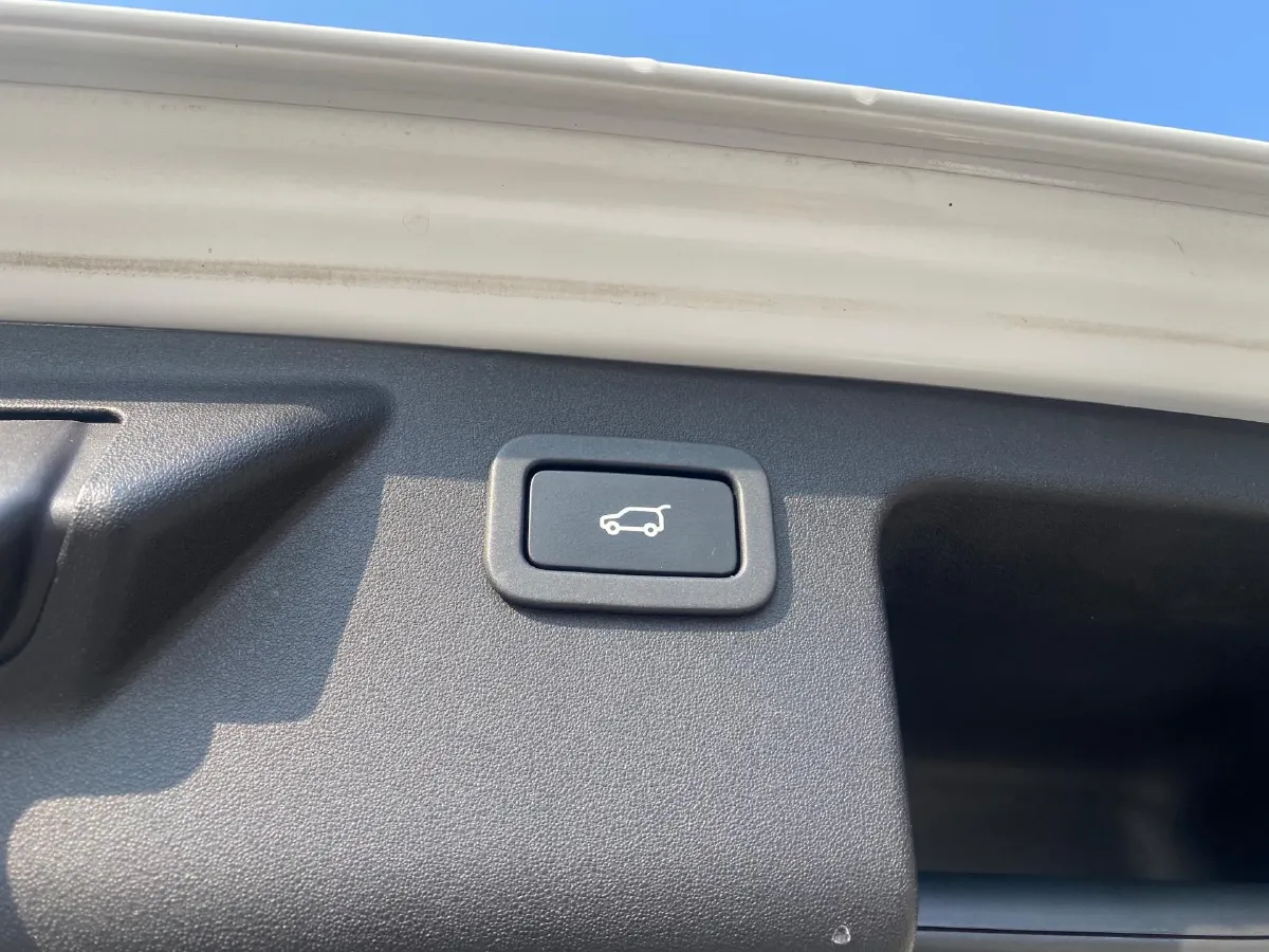 2018 Mercedes-Benz C Class 2.0T 245HP L4 9AT,autocango,china used car exporter,china ev exporter,chinese used car exporter,chinese used ev exporter