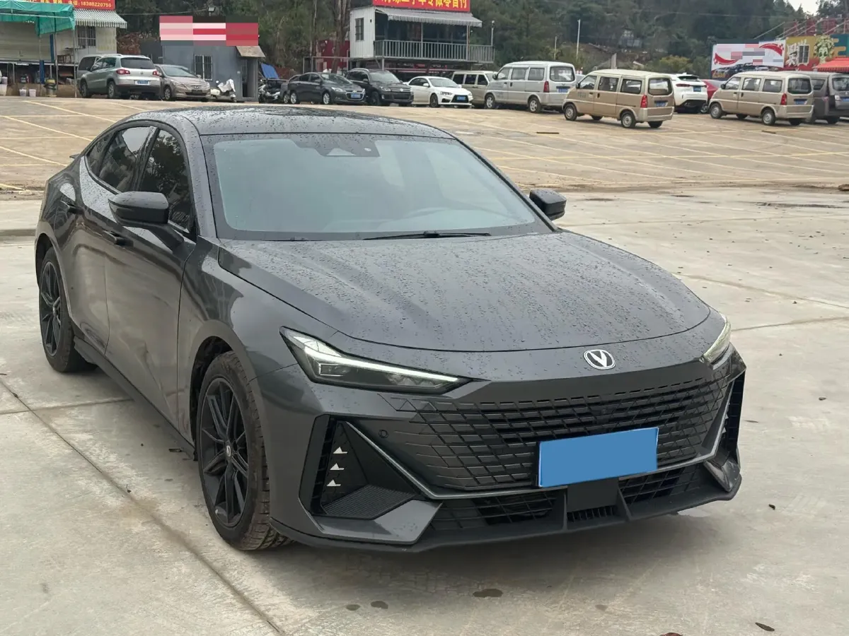 2022 ChangAn UNI-V 1.5T 188HP L4 7DCT,autocango,china used car exporter,china ev exporter,chinese used car exporter,chinese used ev exporter