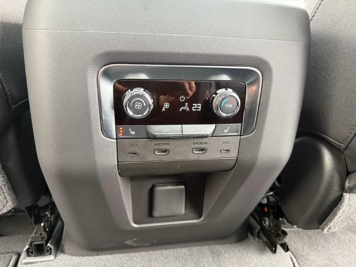 2025 The Durant Guild TAHOE 2.7T 303HP L4 10AT,autocango,china used car exporter,china ev exporter,chinese used car exporter,chinese used ev exporter