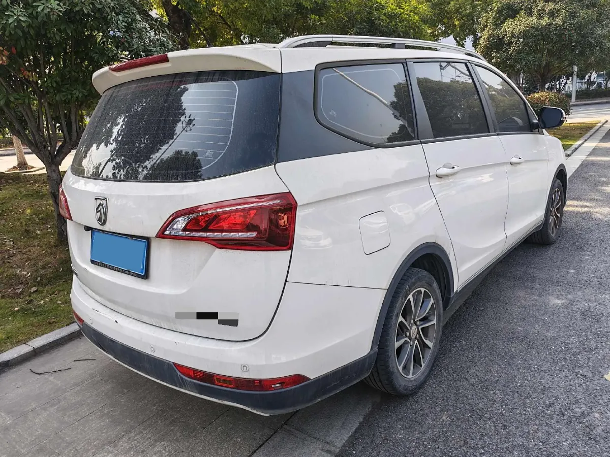 2019 BaoJun 730 1.5L 105HP L4 6MT,autocango,china used car exporter,china ev exporter,chinese used car exporter,chinese used ev exporter