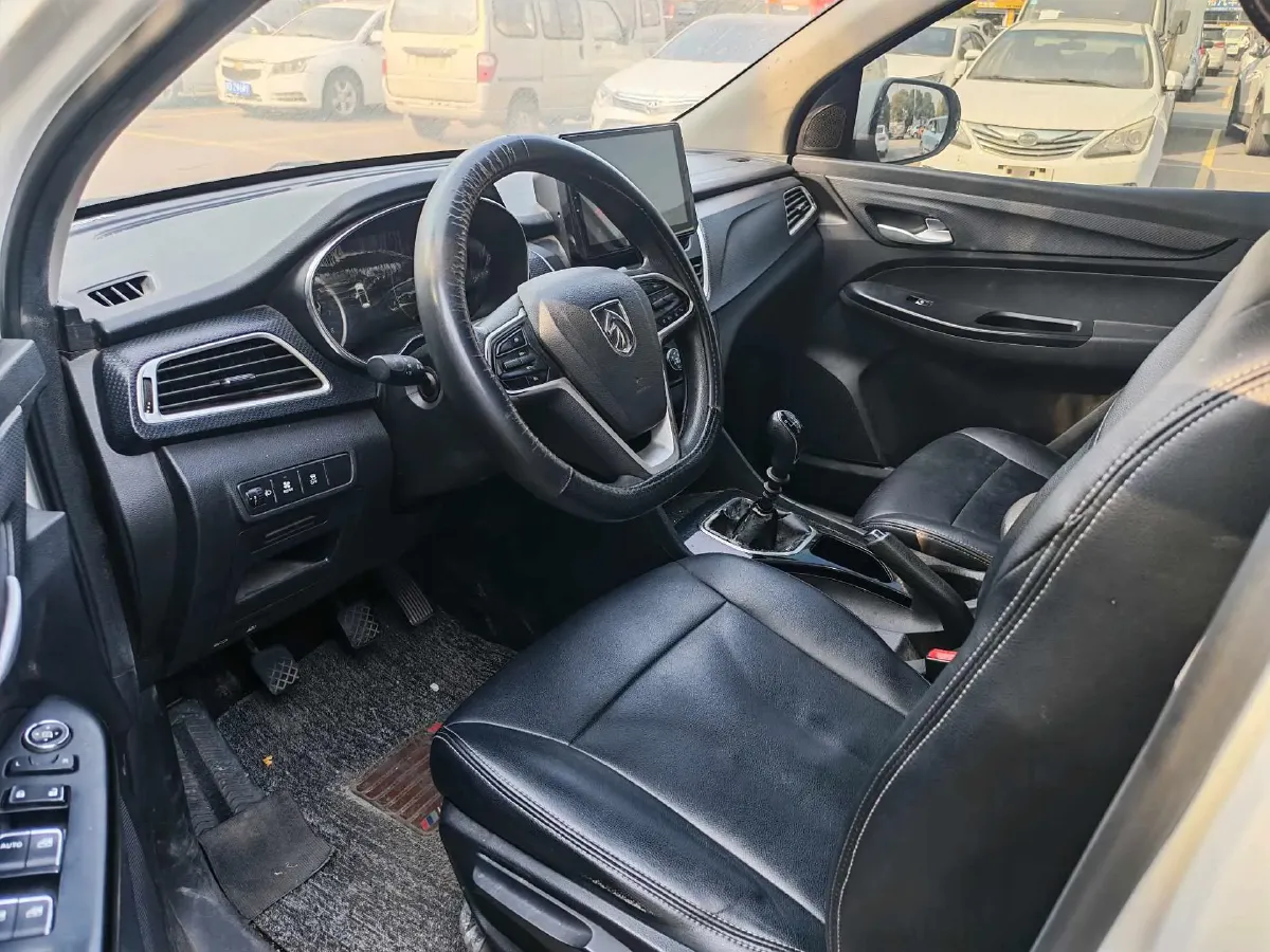 2019 BaoJun 730 1.5L 105HP L4 6MT,autocango,china used car exporter,china ev exporter,chinese used car exporter,chinese used ev exporter