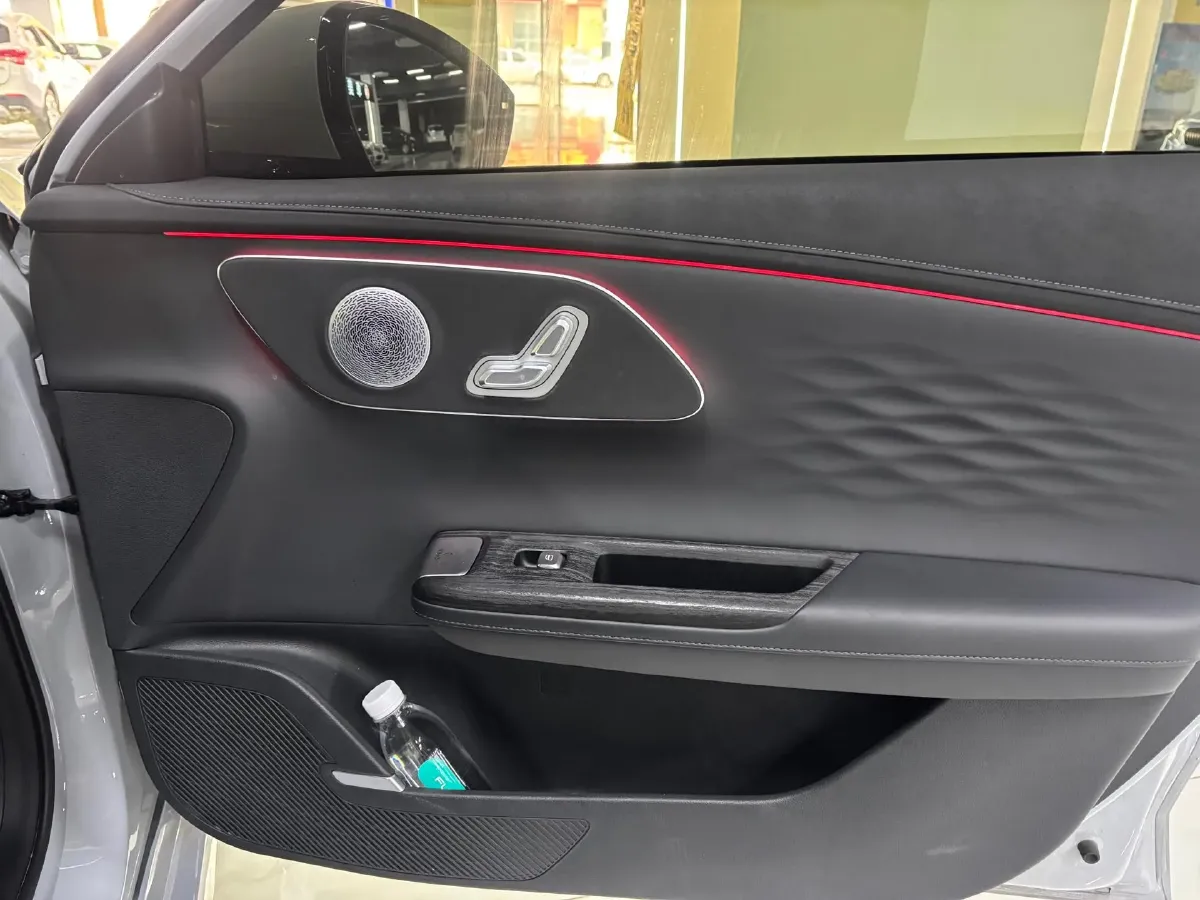 2025 Fulwin FulwinA8L 1.5T 156HP L4 1DHT PHEV 18.67KWH,autocango,china used car exporter,china ev exporter,chinese used car exporter,chinese used ev exporter