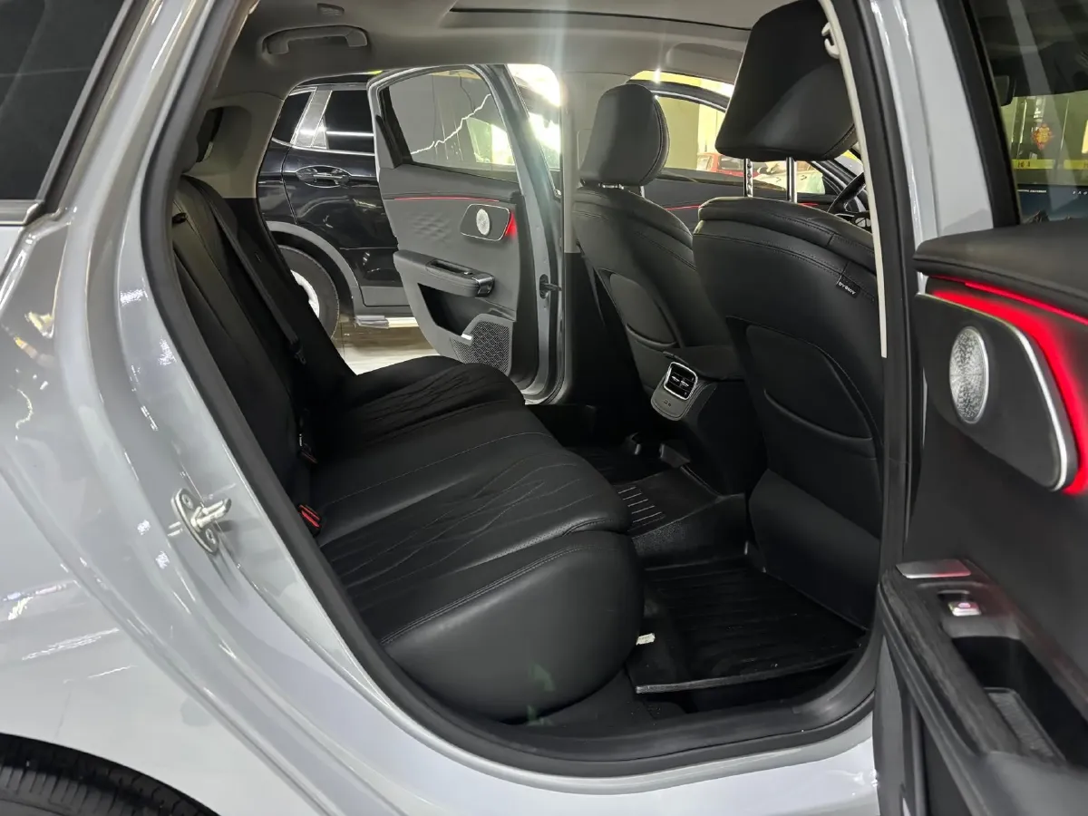 2025 Fulwin FulwinA8L 1.5T 156HP L4 1DHT PHEV 18.67KWH,autocango,china used car exporter,china ev exporter,chinese used car exporter,chinese used ev exporter