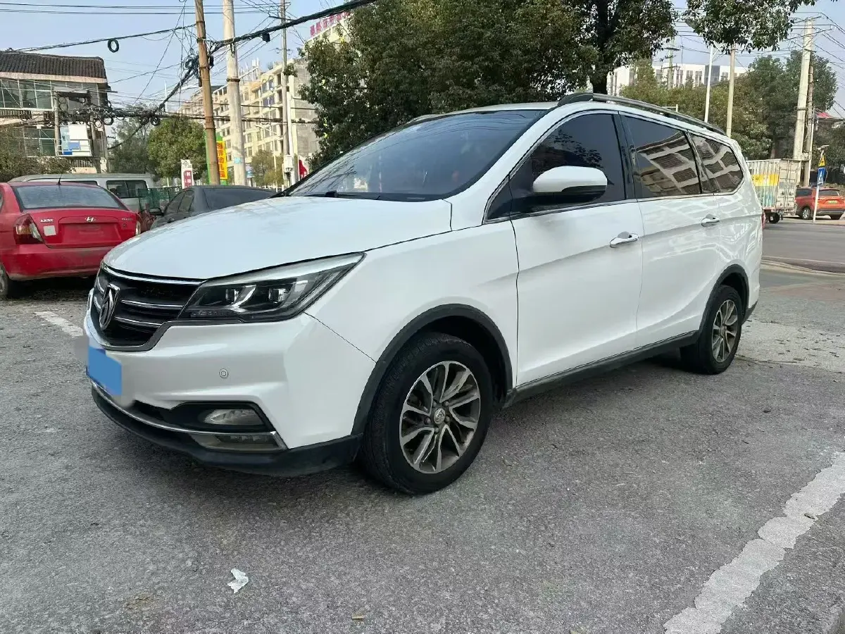 2017 BaoJun 730 1.5T 150HP L4 6MT 2017 BaoJun 730 1.5T 150HP L4 6MT