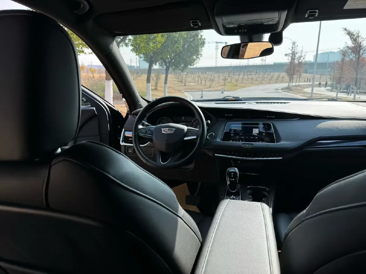 2021 Cadillac XT4 2.0T 237HP L4 9AT,autocango,china used car exporter,china ev exporter,chinese used car exporter,chinese used ev exporter