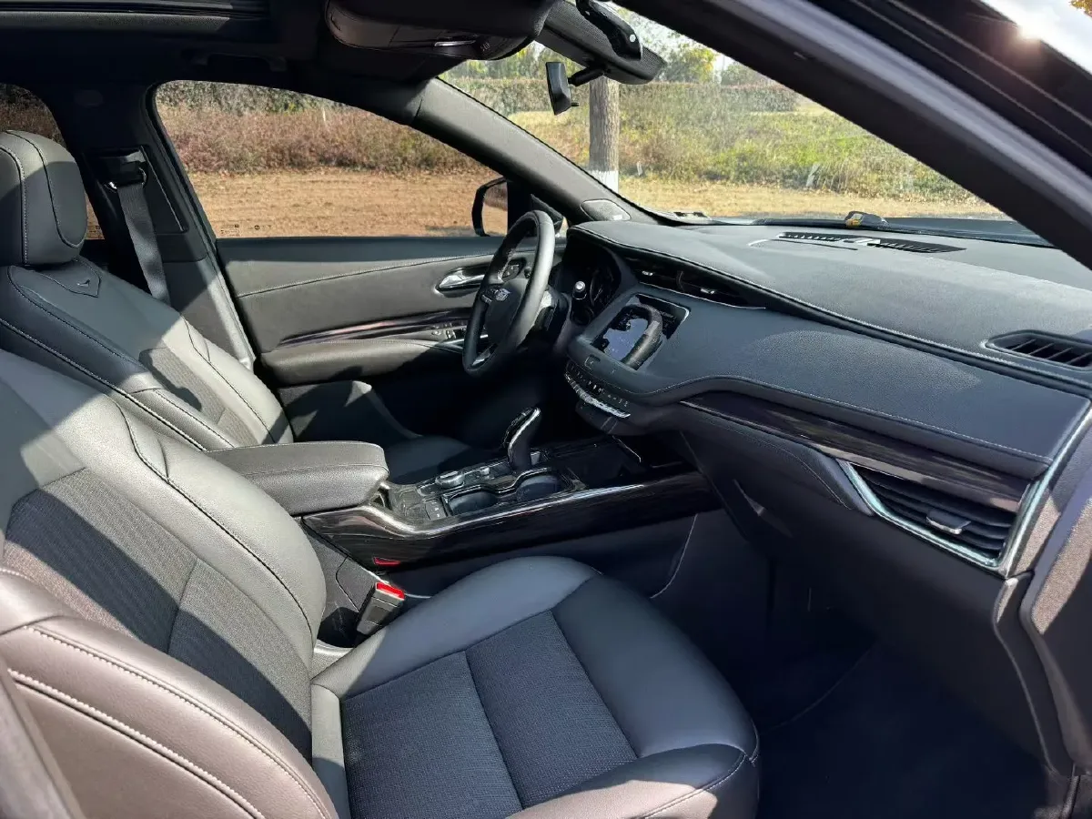 2021 Cadillac XT4 2.0T 237HP L4 9AT,autocango,china used car exporter,china ev exporter,chinese used car exporter,chinese used ev exporter