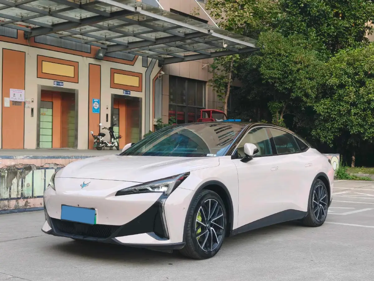 2024 ARCFOX αT5 BEV 79.2KWH