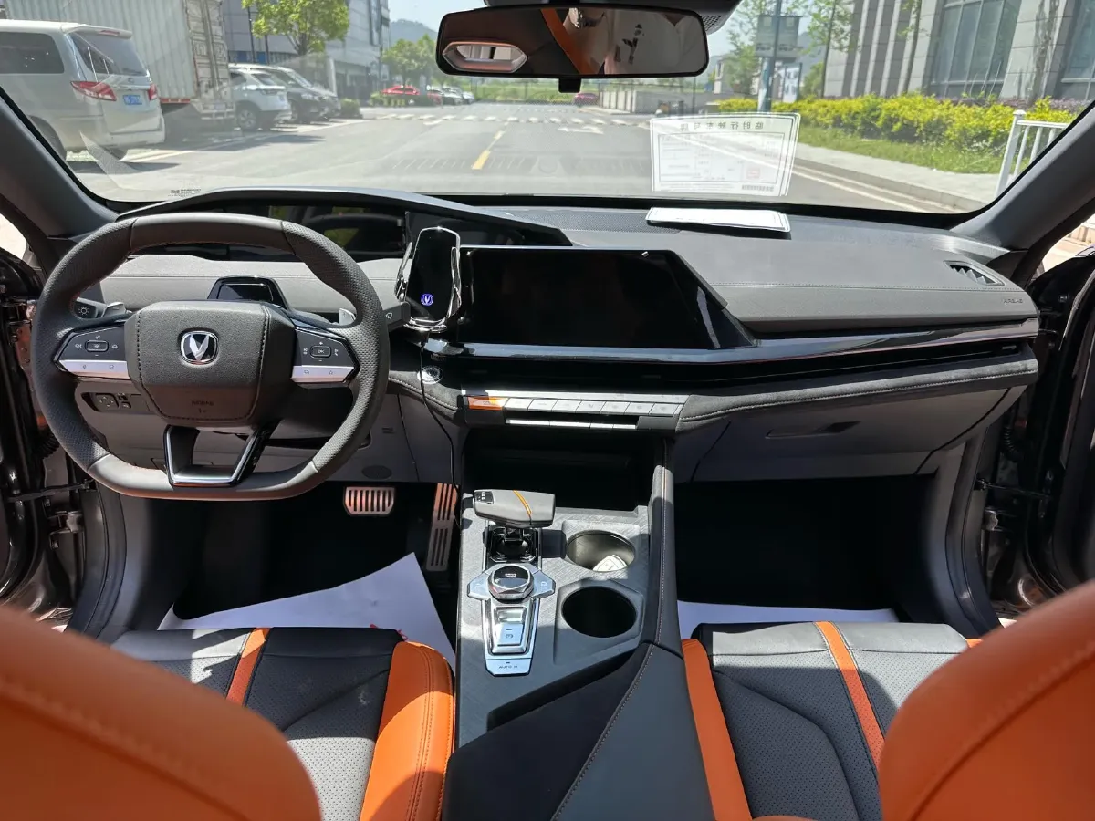 2024 ChangAn UNI-V 1.5T 188HP L4 7DCT,autocango,china used car exporter,china ev exporter,chinese used car exporter,chinese used ev exporter