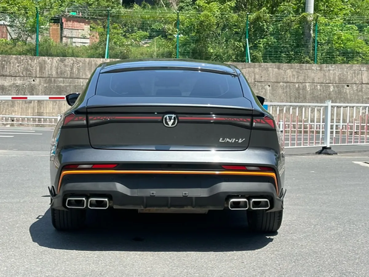 2024 ChangAn UNI-V 1.5T 188HP L4 7DCT,autocango,china used car exporter,china ev exporter,chinese used car exporter,chinese used ev exporter